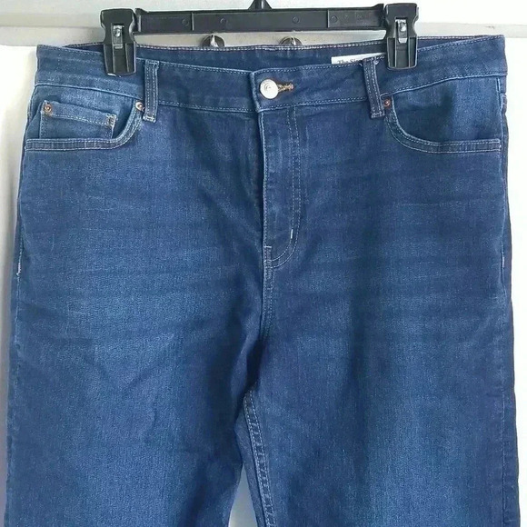 M & S The Sienna Straight jean 18 Short - Picture 2 of 11